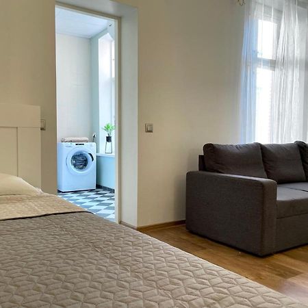 Spacious Holiday Apartment With Wifi And Parking 페르누 외부 사진